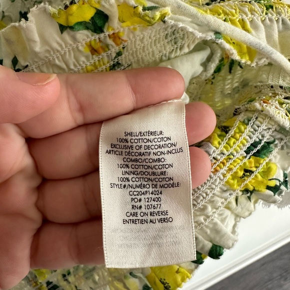 Alice + Olivia Flutter Sleeve top with Yellow Floral pattern - Picture 3 of 4